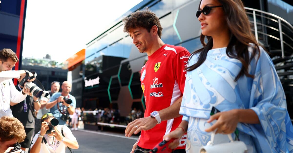 El piloto Charles Leclerc y su esposa Alexandra Saint Mleux anunciaron que están esperando su primer hijo en el Gran Premio de Hungría.
