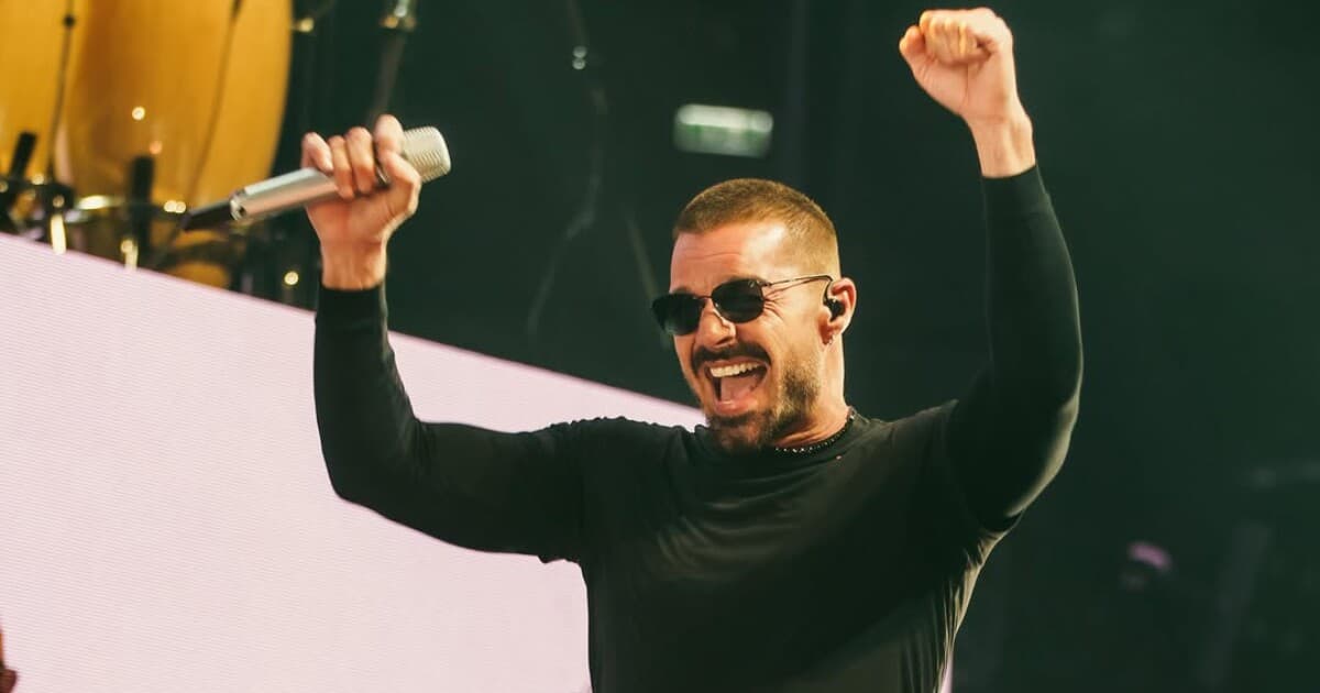 Ricky Martin continúa su presentación en Montenegro después de un ataque con gas lacrimógeno que generó preocupación.
