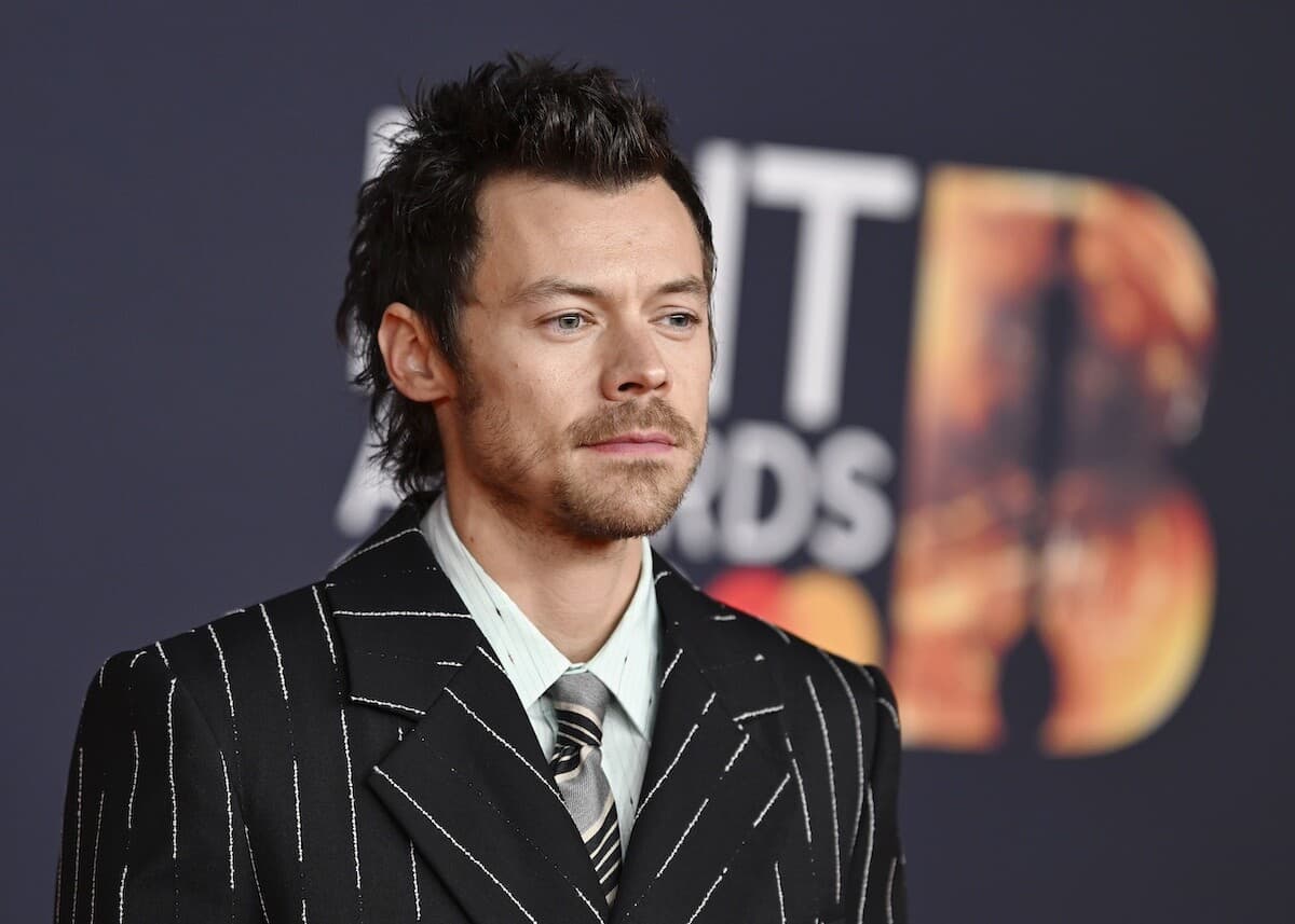 Las críticas al escenario de Harry Styles en Ámsterdam generan cambios en su gira. Conoce más detalles sobre la situación.