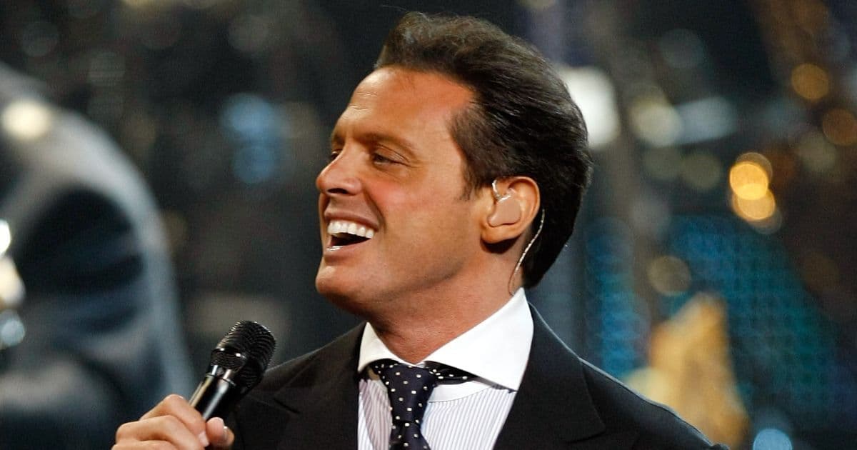 Luis Miguel no está hospitalizado, según informes de una fuente cercana al cantante.