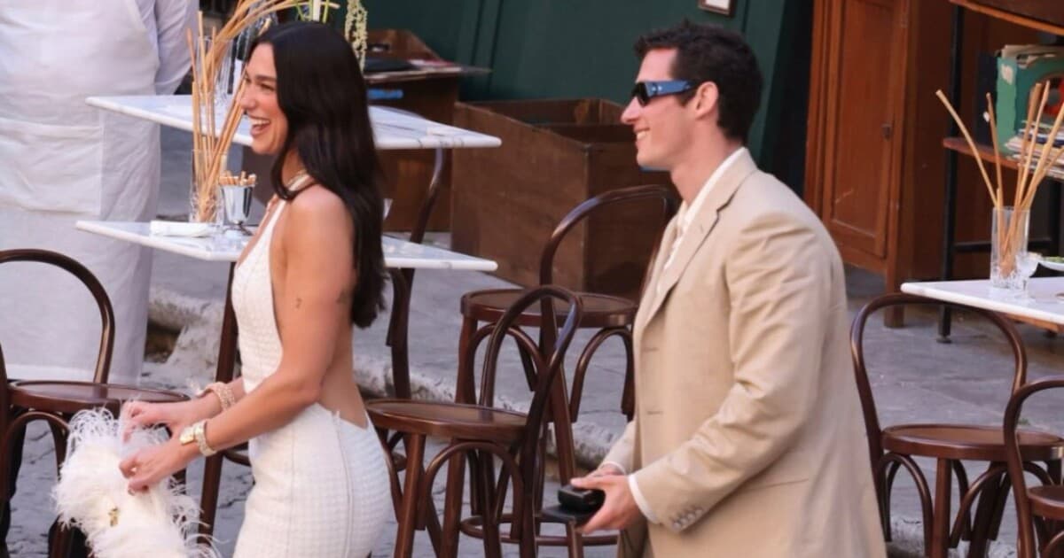 Dua Lipa y Callum Turner comienzan en Sicilia la celebración de su boda con estrellas y fans.