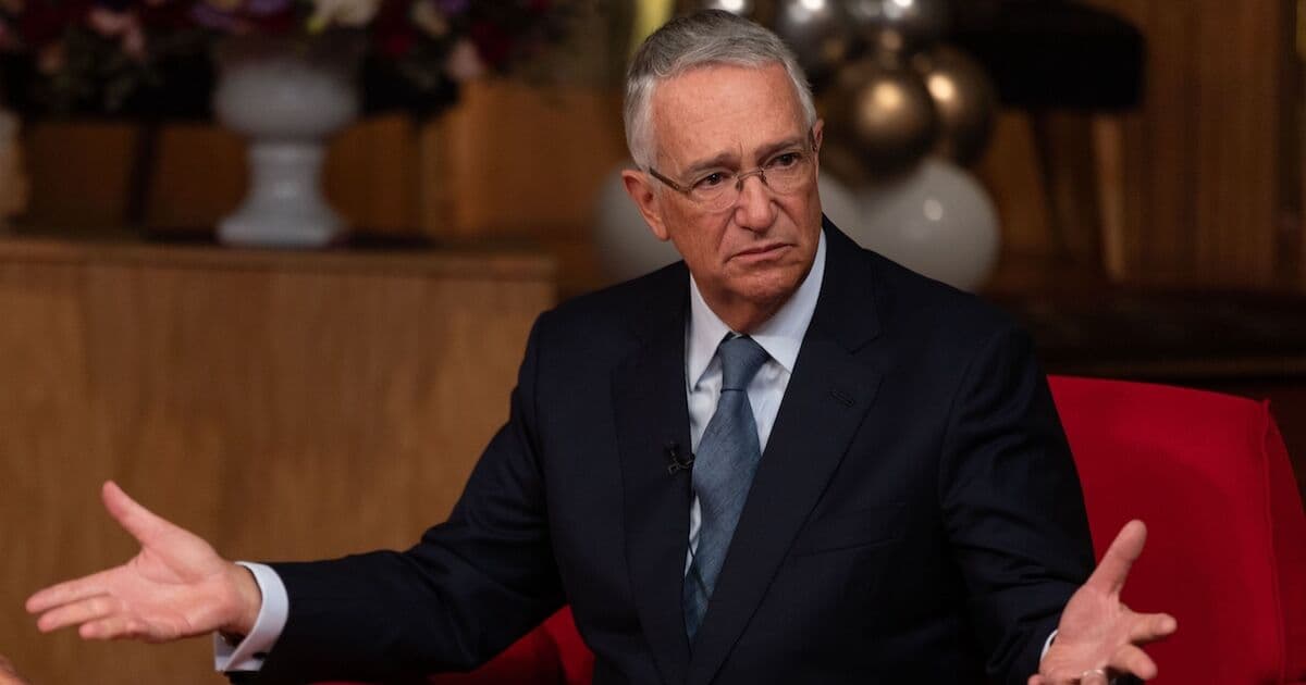 La declaración de concurso mercantil de TV Azteca busca reestructurar financieramente la empresa de Ricardo Salinas Pliego, con consecuencias inminentes.
