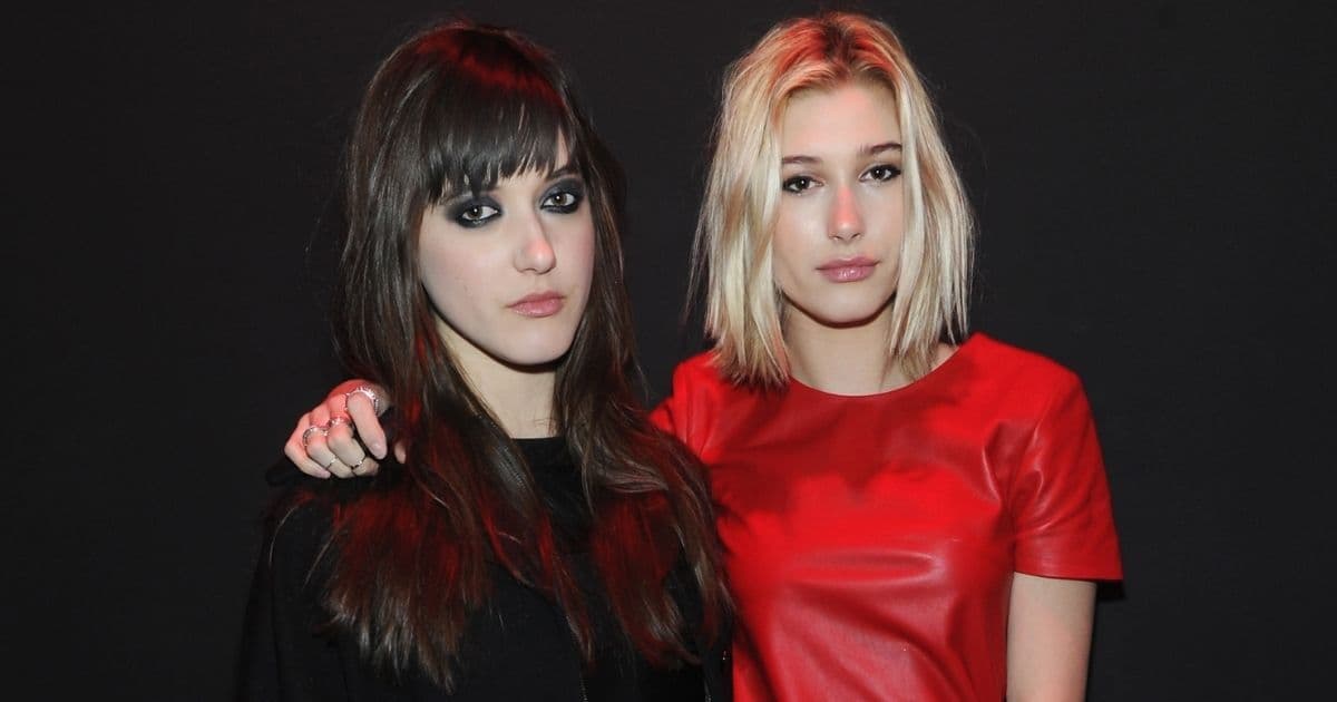 Alaia Baldwin, hermana de Hailey Bieber, se libra de la cárcel tras un juicio por agredir a una bartender en Georgia.