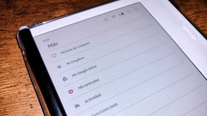 Descubre el Kobo Libra Colour, un lector electrónico que promete ser una fuerte competencia para el Kindle.