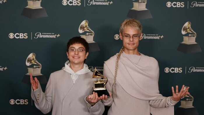 El icónico Sting se une a Ca7riel y Paco Amoroso como mentor de su nuevo álbum, sorprendiendo al público latinoamericano.