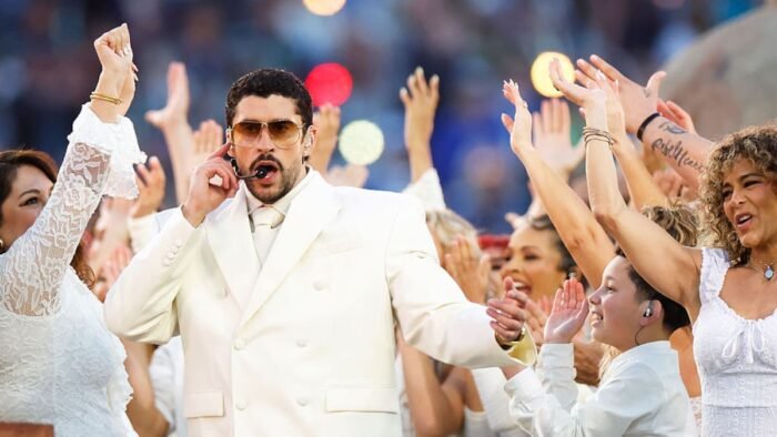 Descubre cuánto cobró Bad Bunny por su actuación en el Super Bowl y el impacto de este evento.