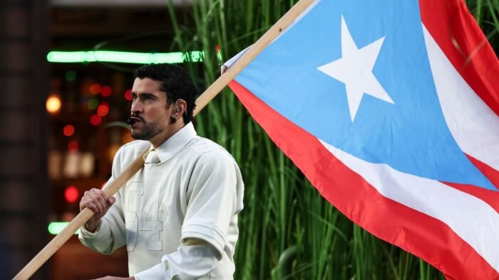 Descubre lo que no viste del impactante show de medio tiempo de Bad Bunny en el Super Bowl LX, acompañado de Ricky Martin y Lady Gaga.