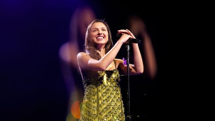 Olivia Rodrigo revela avances en su esperado tercer álbum, confirmando que las canciones están casi listas.