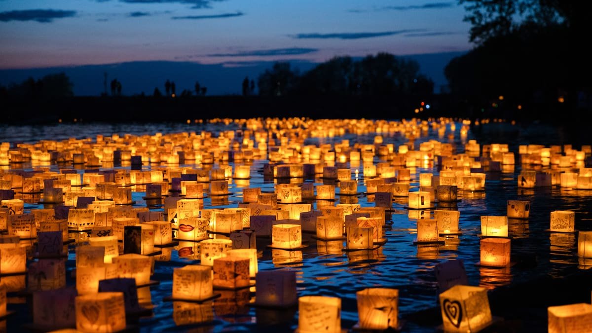 Descubre cómo asistir al festival de linternas flotantes en Chapultepec, un evento que iluminará la noche con magia.