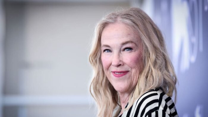 La actriz Catherine O’Hara ha fallecido a los 71 años, revelándose por fin la causa oficial de su muerte.