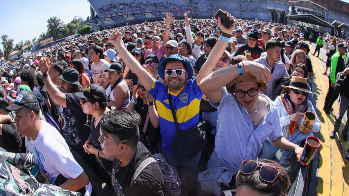 Descubre las diversas actividades que ofrece Vive Latino 2026, desde stand-up hasta talleres musicales y más.