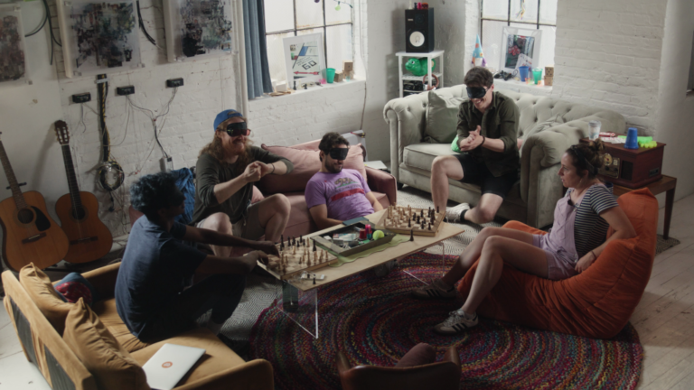 La historia de los inversores de criptomonedas llega a la comedia con Viv Ford y Roman Coppola