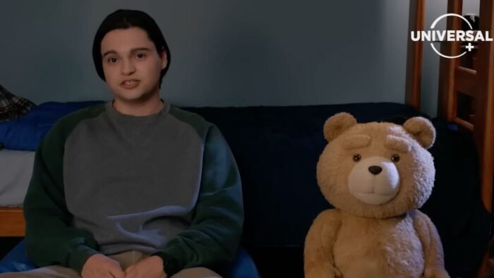 La nueva temporada de Ted promete más excesos y caos en la vida de John Bennett durante su último año de prepa.