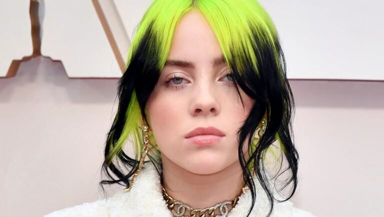 La cantante Billie Eilish está en negociaciones para protagonizar la adaptación cinematográfica de The Bell Jar, de Sylvia Plath.
