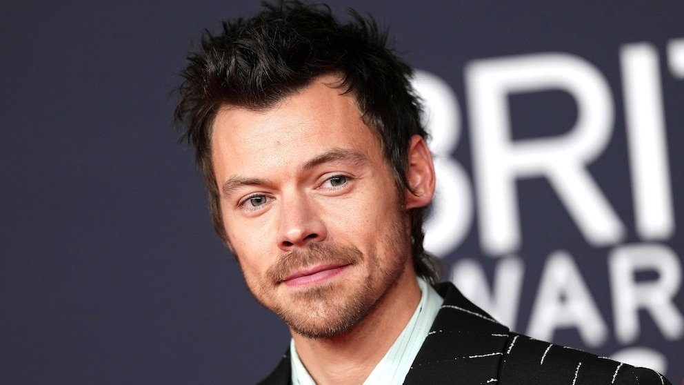 Descubre el nuevo video musical de Harry Styles, American Girls, lleno de acción y visuales impactantes.