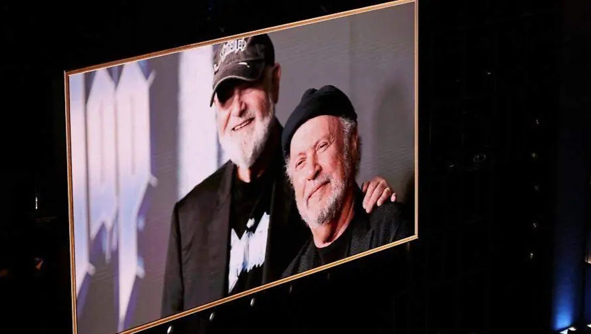 Billy Crystal recuerda al director Rob Reiner en una emotiva gala que celebra el cine y a sus leyendas.