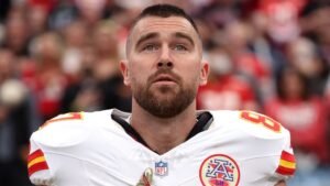 Travis Kelce se convierte en embajador de marca de Six Flags